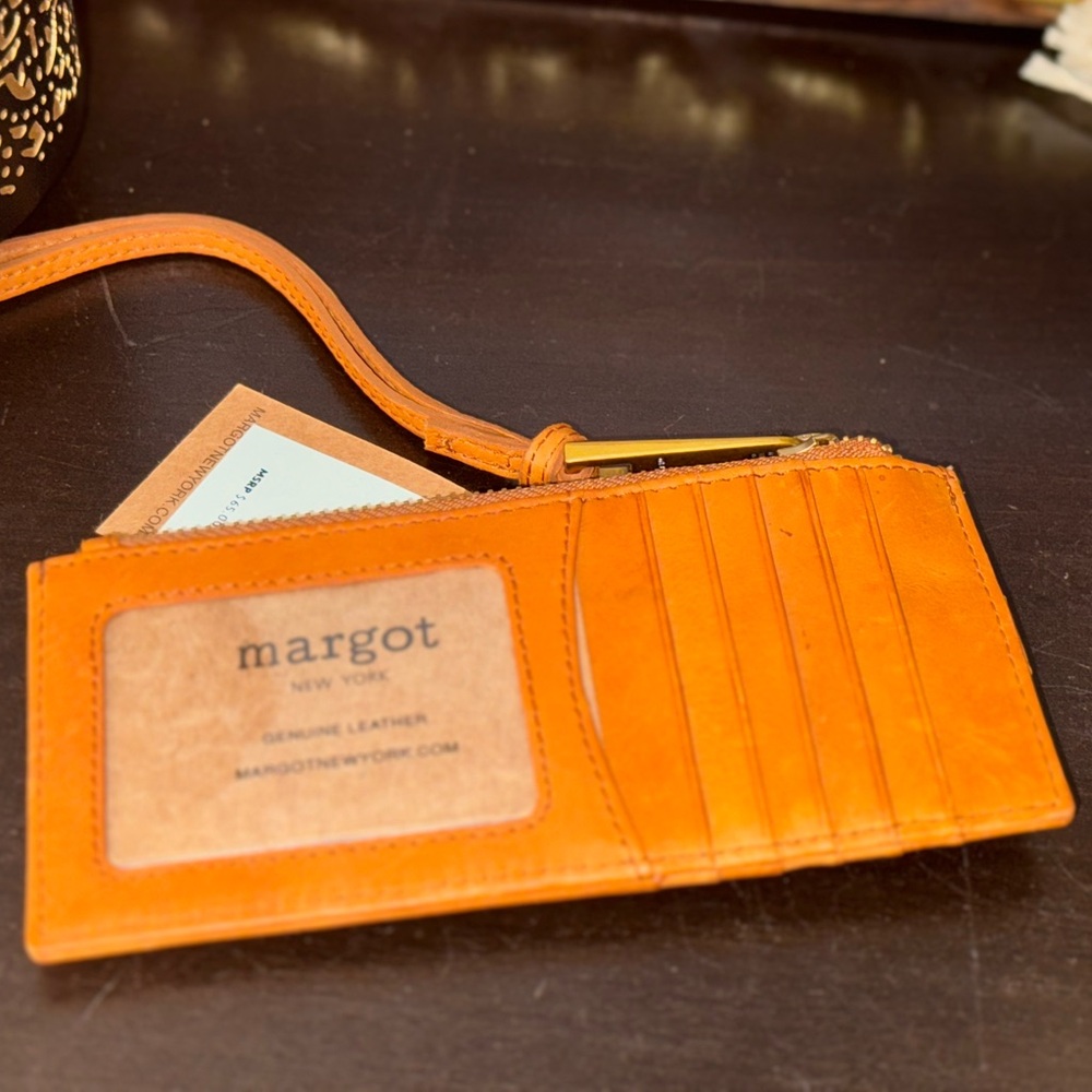 NWT,Margot,NY,Tan Genuine Leather, Back Zip Pocket,Credit Card Stacker Wallet